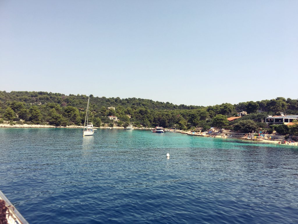 Sininenlaguuni-Kroatia-split-saarihyppely