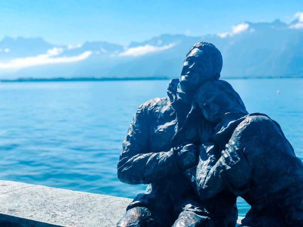 montreux-geneva-lake-statue