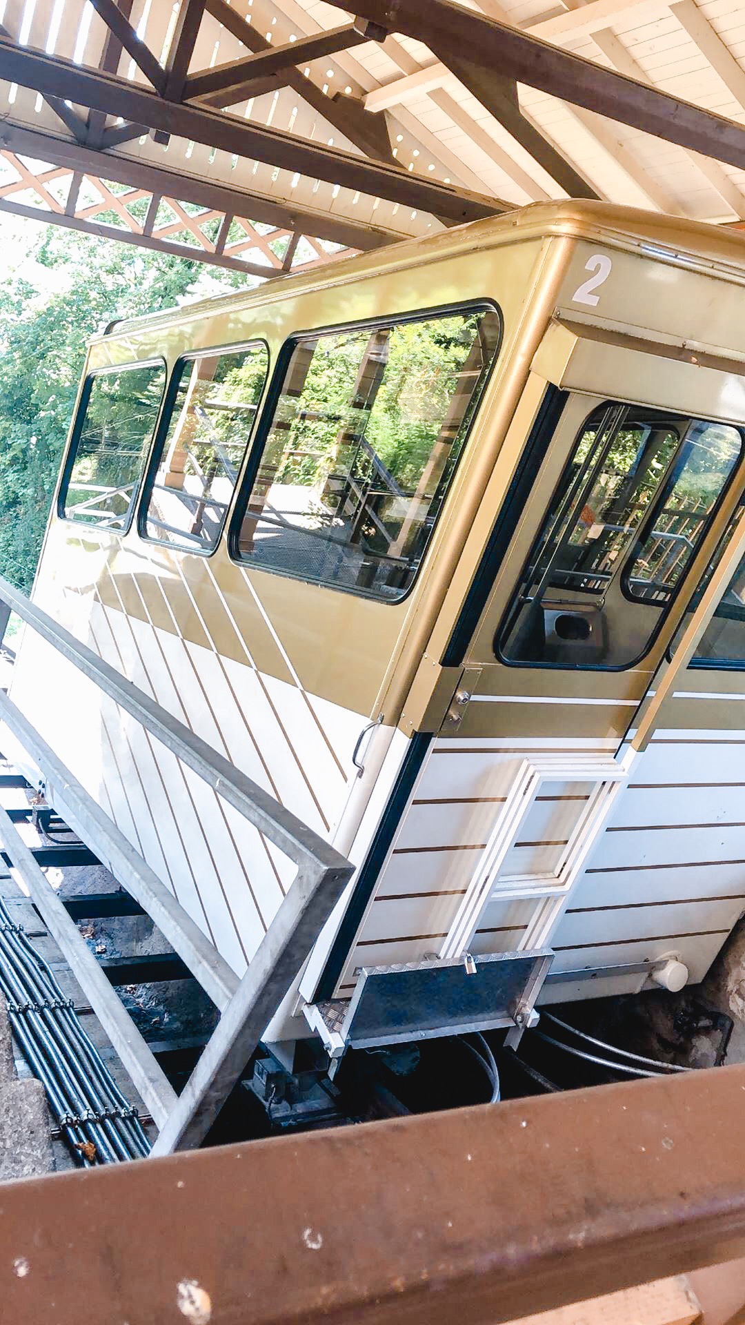 territet-montreux-funi-train