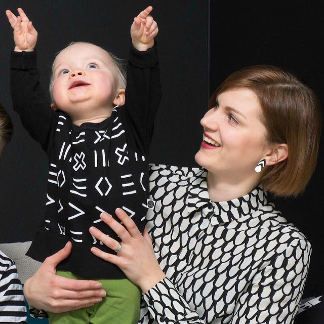 mies tekee töitä kotona mies tekee töitä kotona
