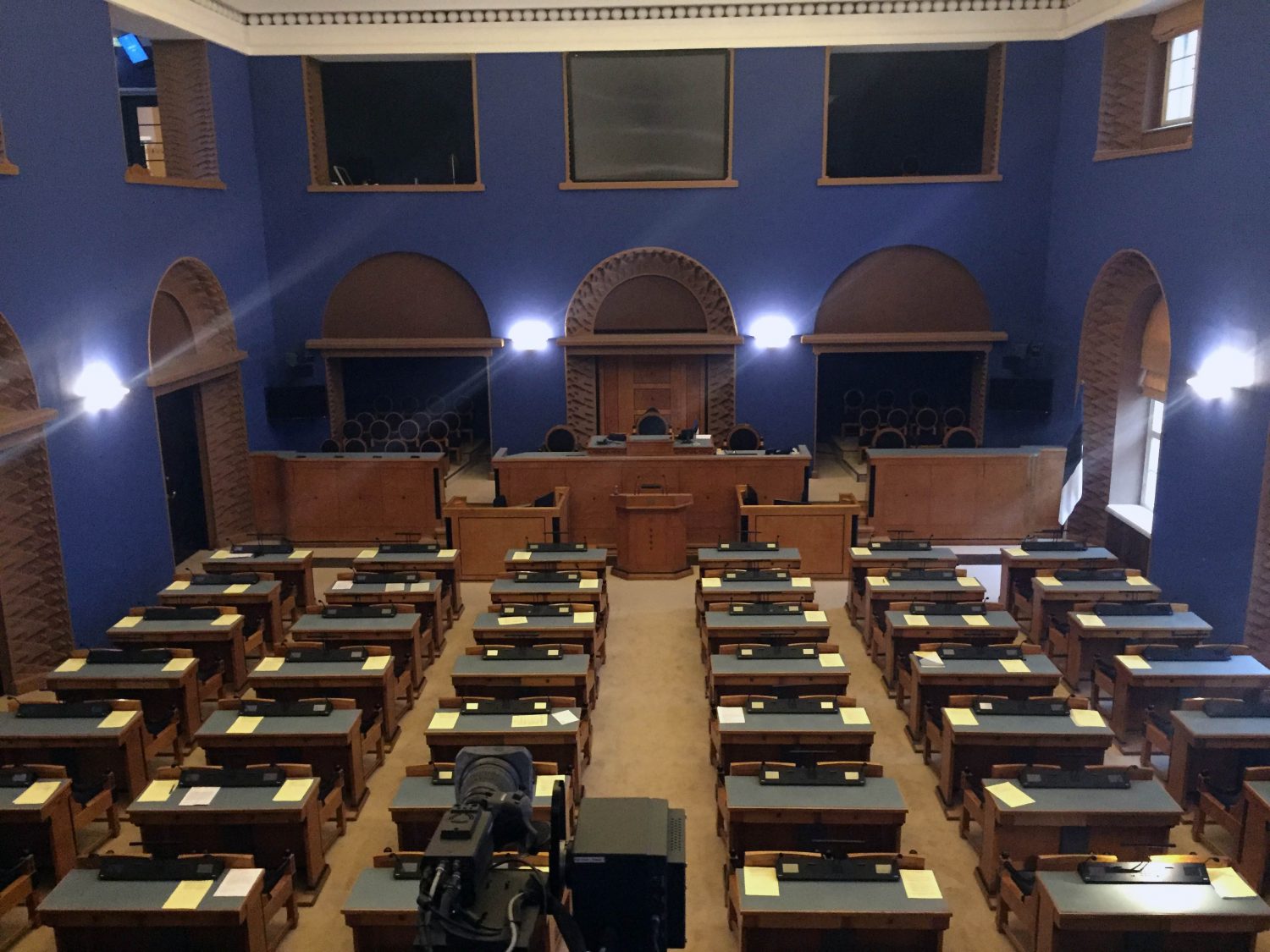 tallinna-eduskunnan-istuntosali_edited-1