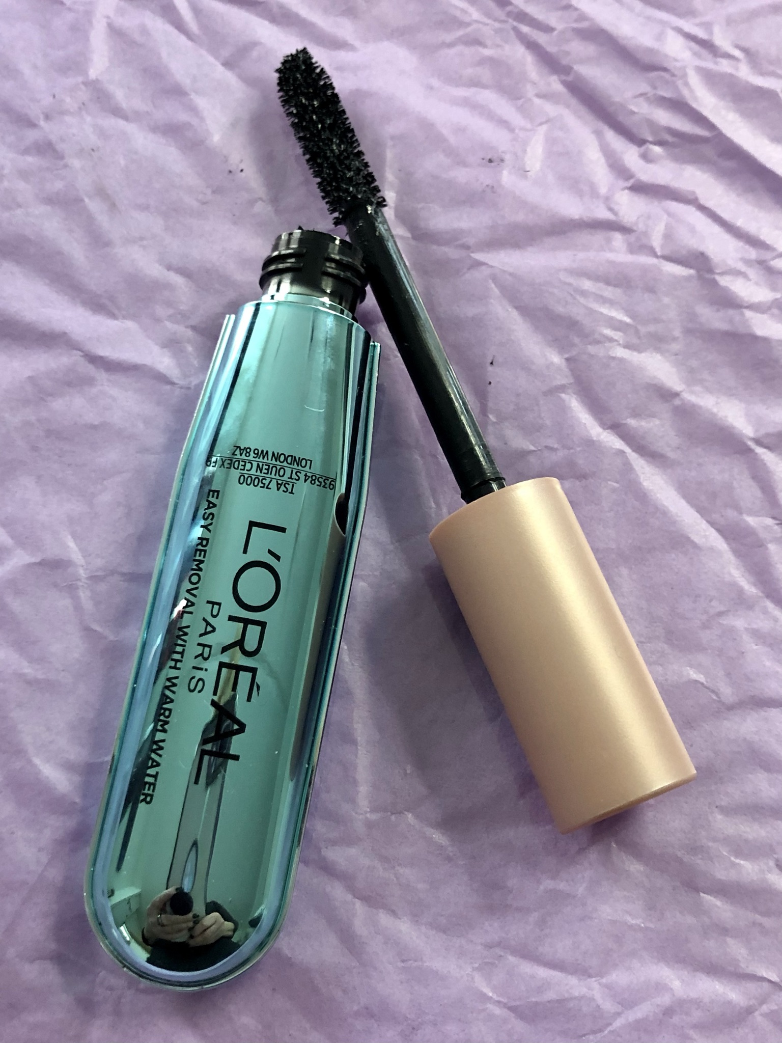 L'Oréal Paris Air Volume Mega Mascara on helppo poistaa lämpimällä vedellä.