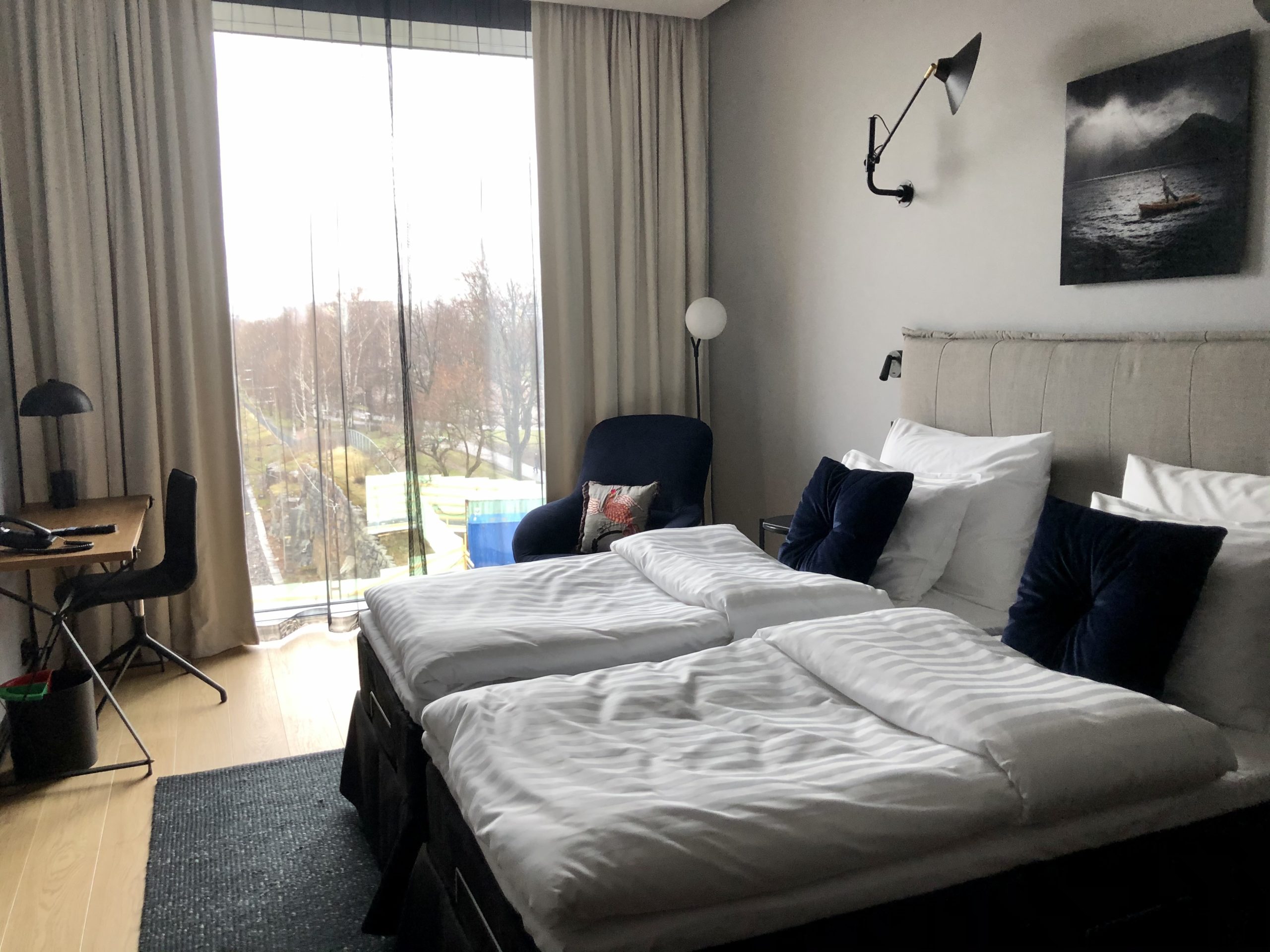 Scandic Grand Central tarjoaa hotellilelämyksen Huone ratojen suuntaan