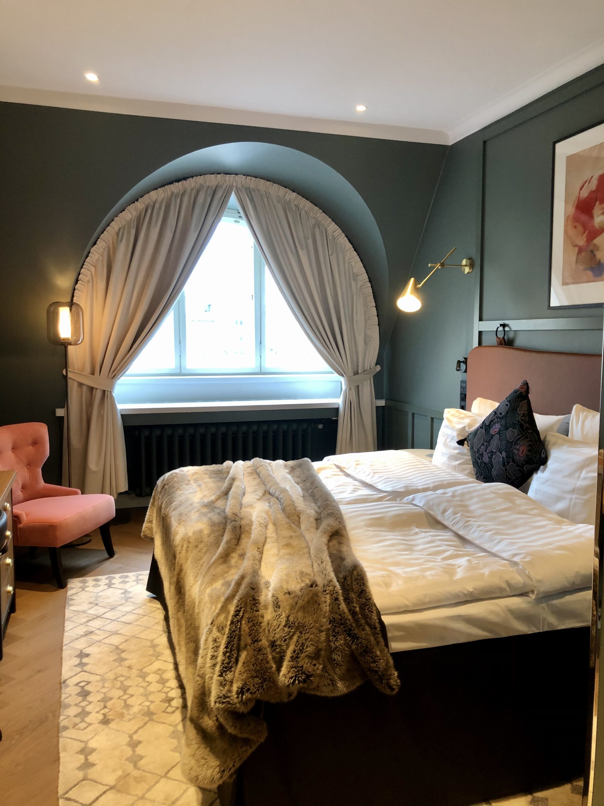 Scandic Grand Central tarjoaa hotellielämyksen kaari-ikkuna