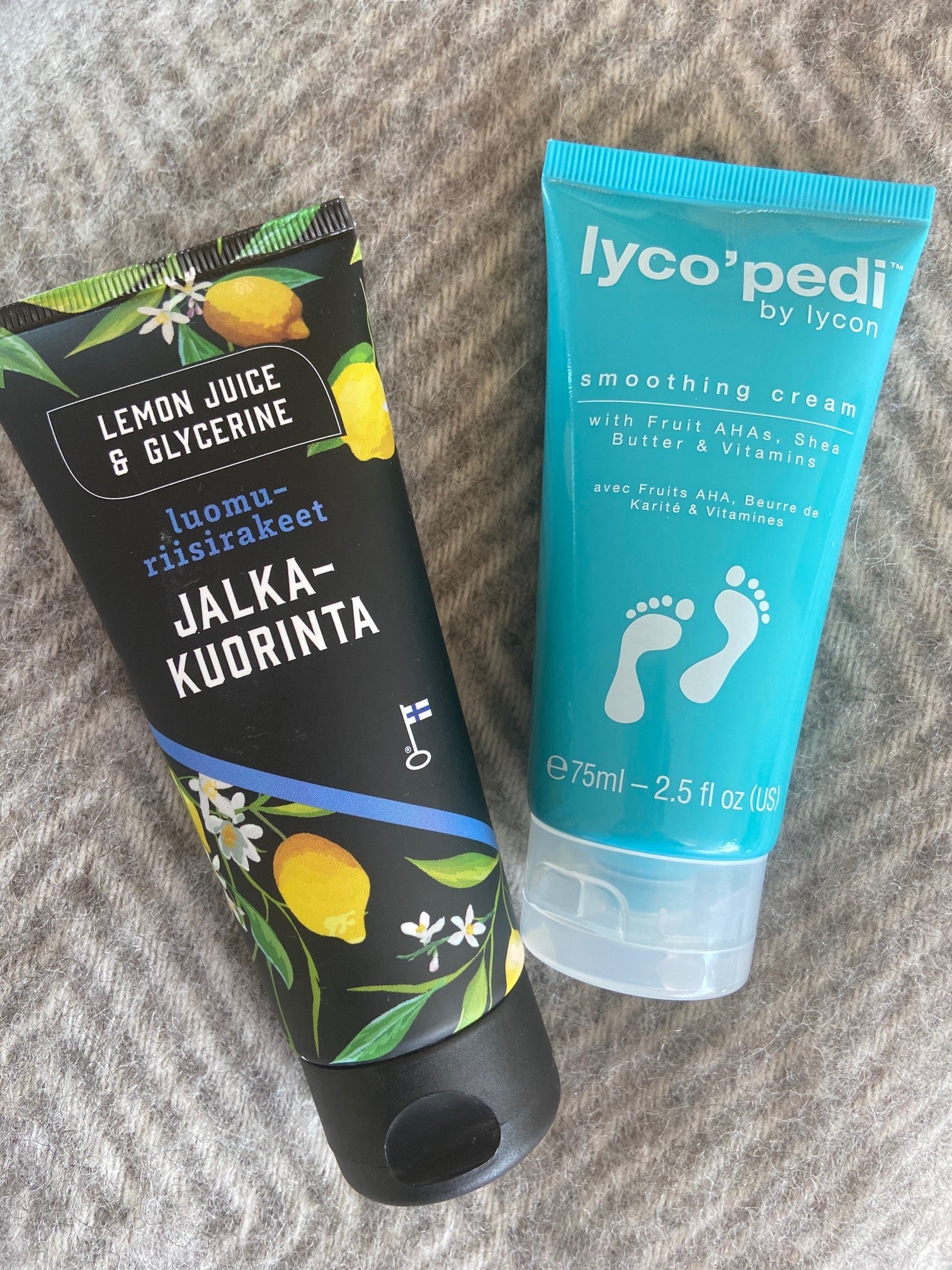 Jalkojenhoitotuotteita.