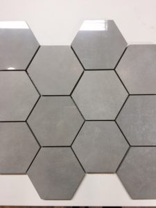 Pukkilan 6-kulmainen laatta.